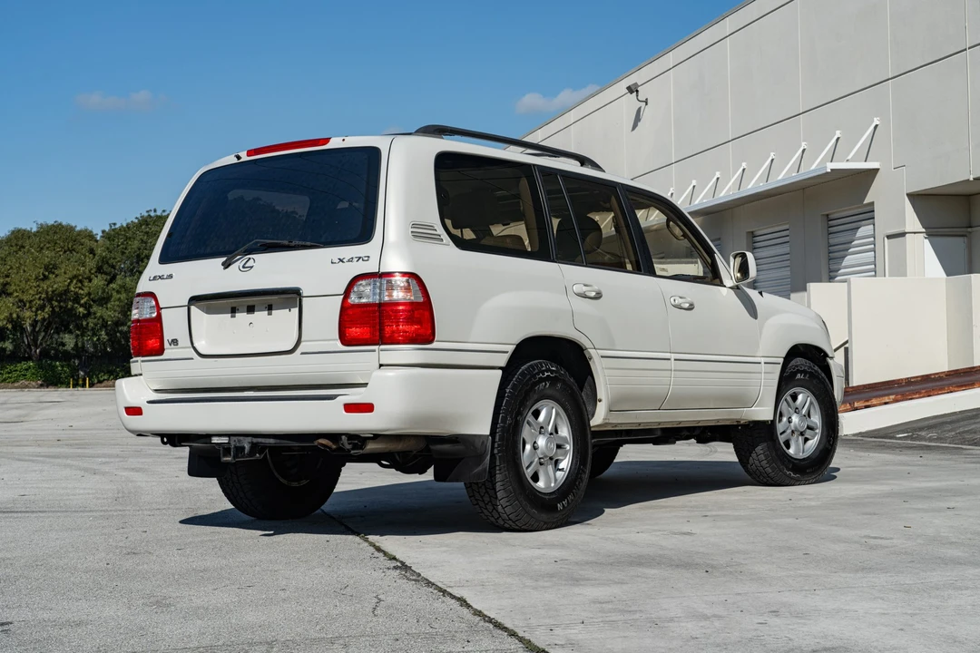 2002 Lexus LX 2nd Gen - Image 15 of 31