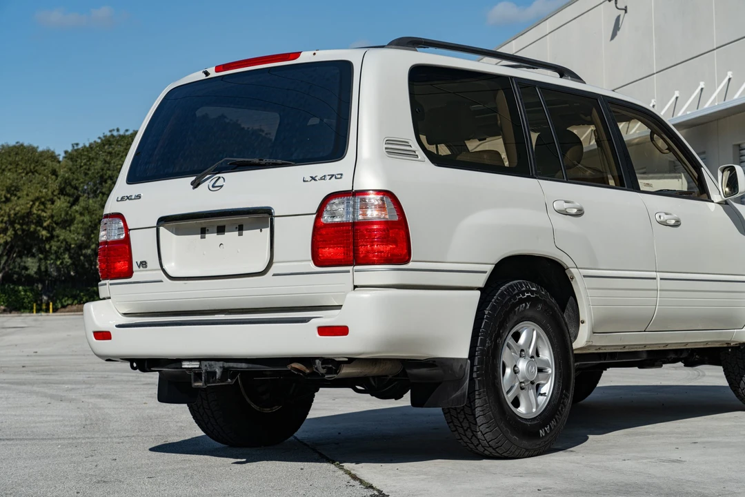 2002 Lexus LX 2nd Gen - Image 29 of 31