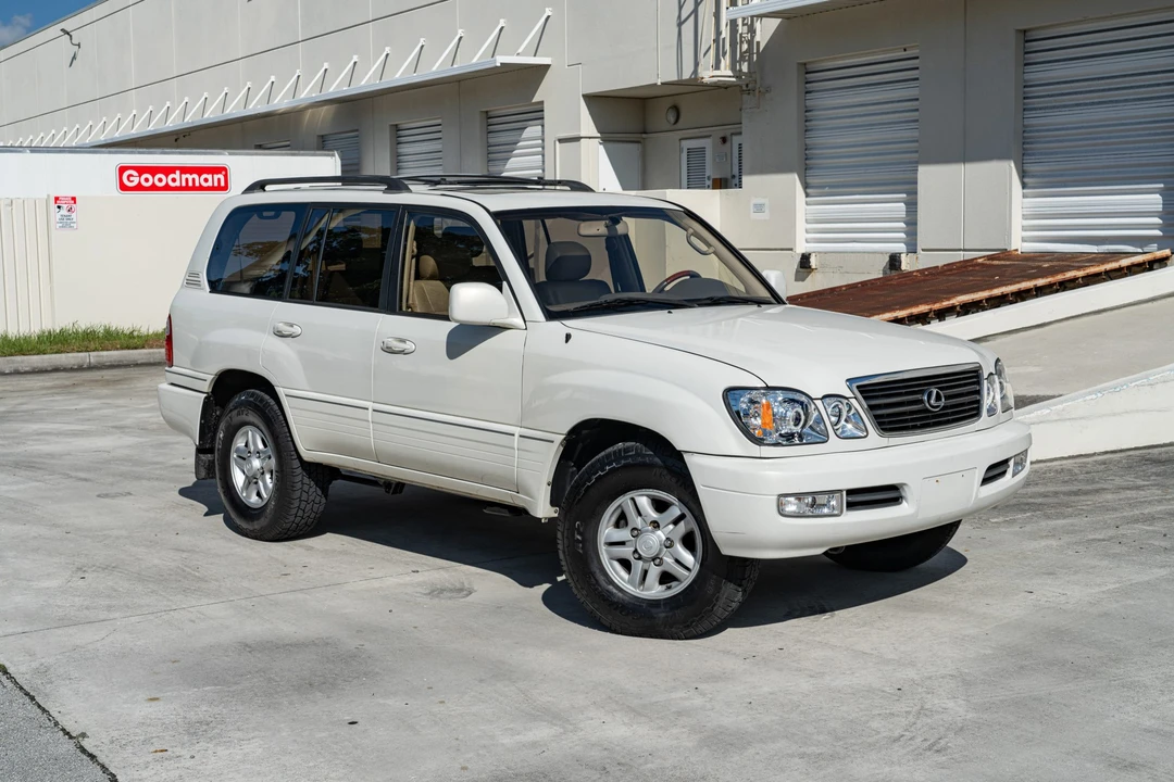 2002 Lexus LX 2nd Gen - Image 20 of 31