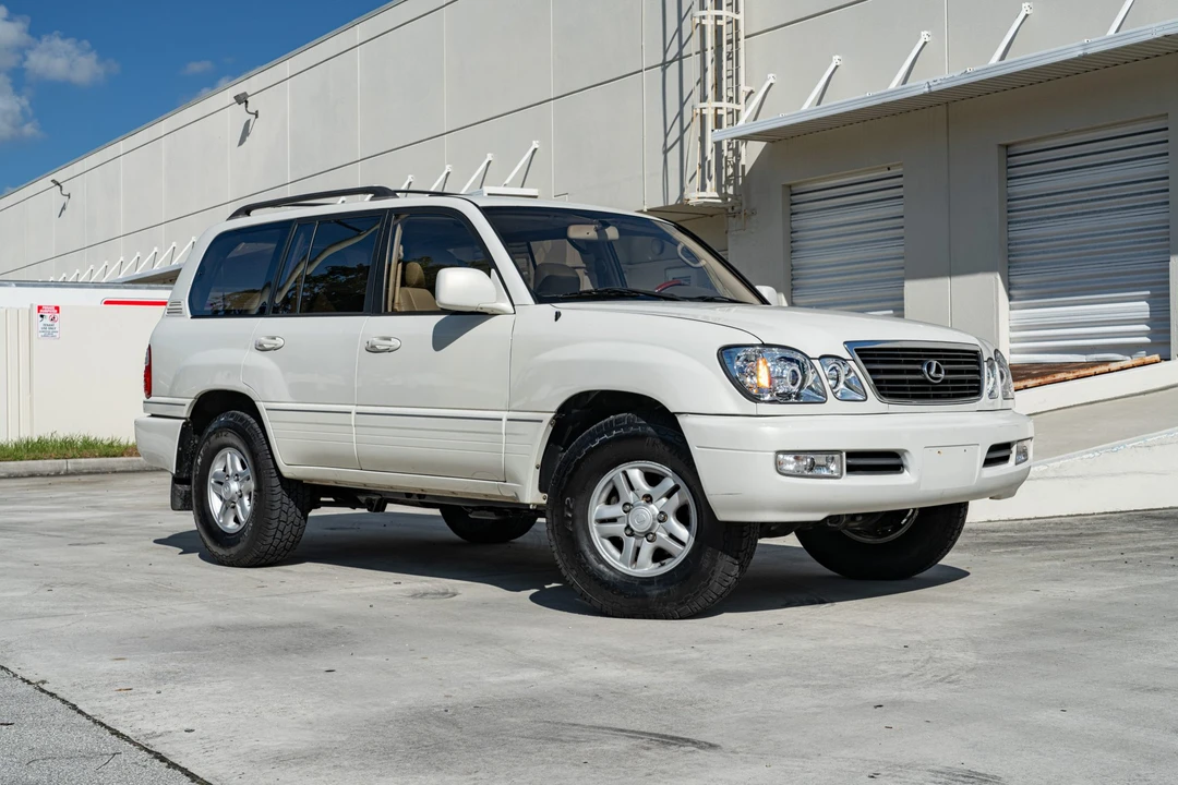 2002 Lexus LX 2nd Gen - Image 21 of 31