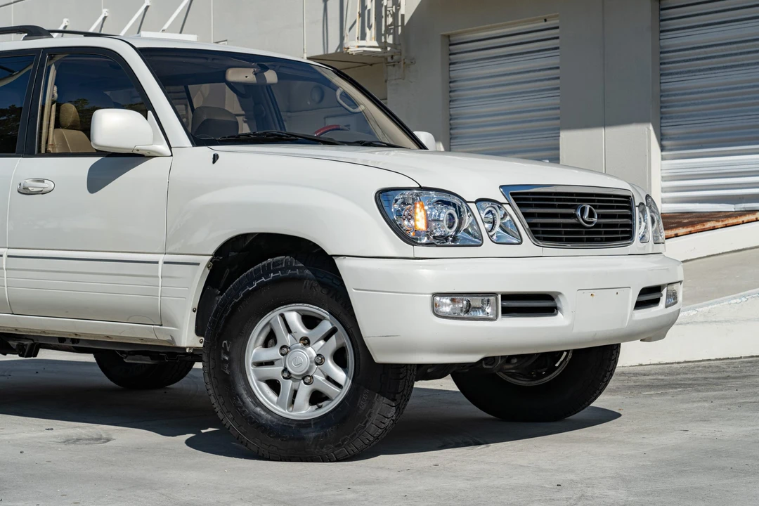 2002 Lexus LX 2nd Gen - Image 26 of 31