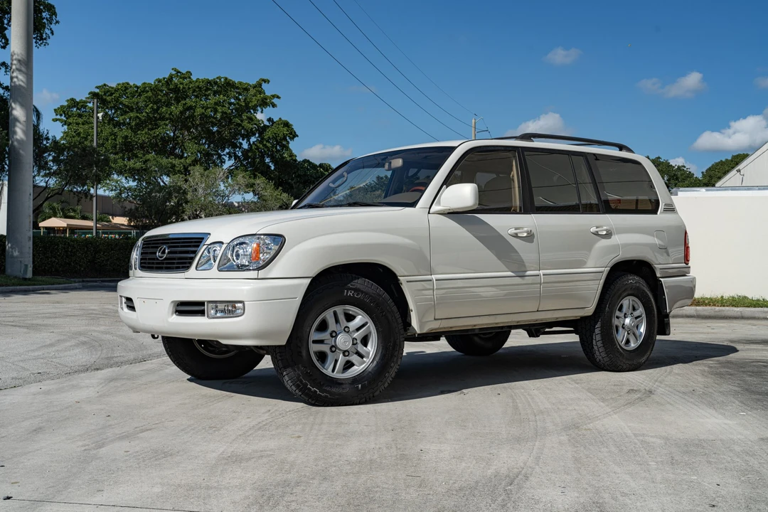 2002 Lexus LX 2nd Gen - Image 6 of 31