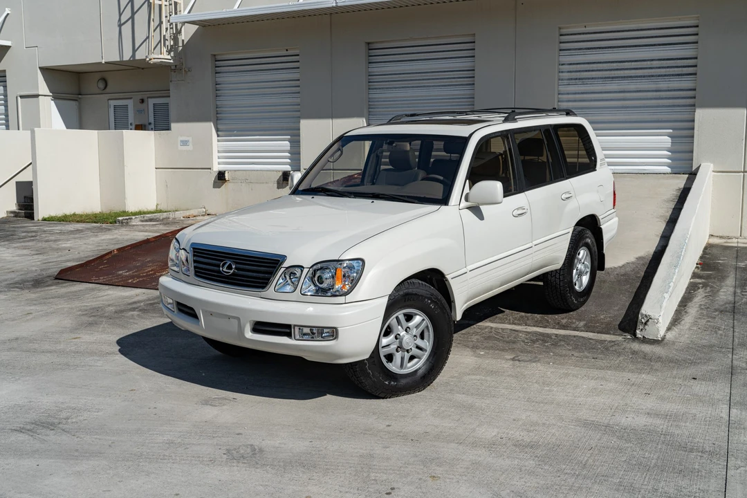 2002 Lexus LX 2nd Gen - Image 5 of 31