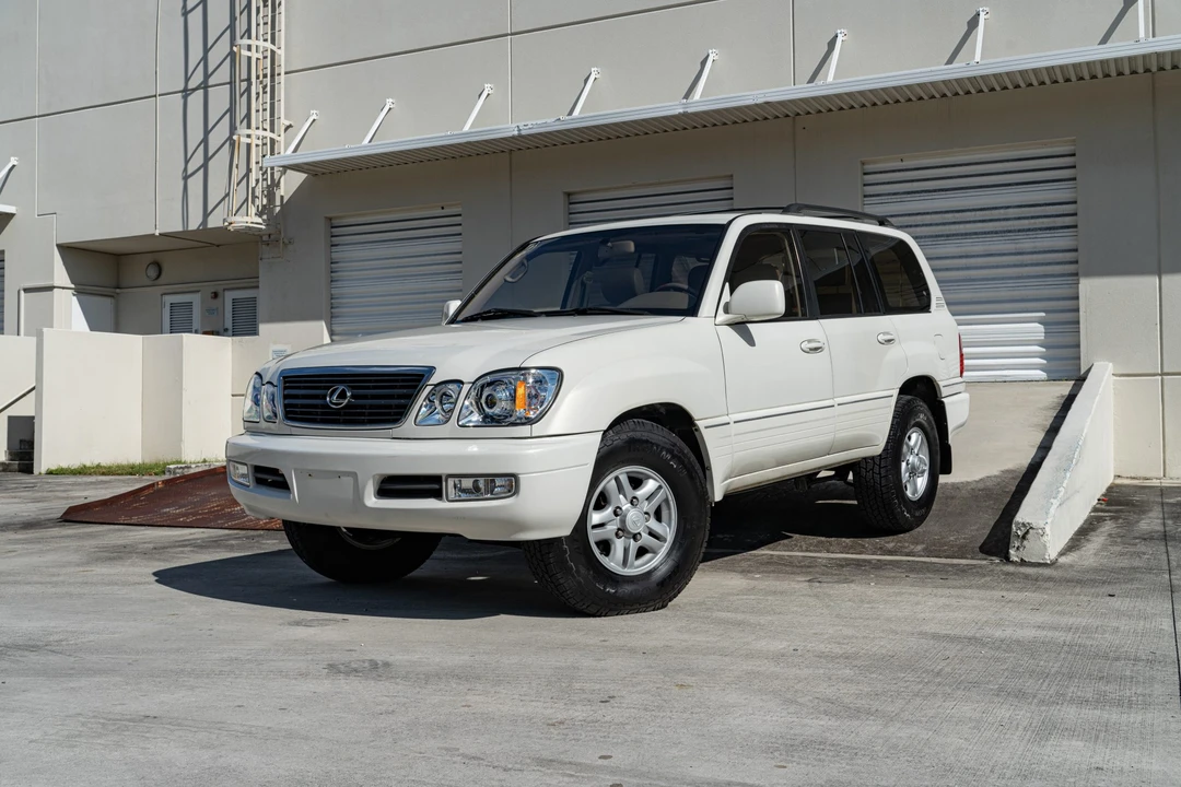 2002 Lexus LX 2nd Gen - Image 4 of 31