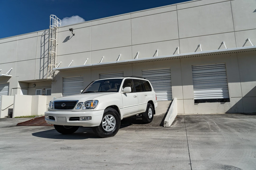 2002 Lexus LX 2nd Gen - Image 3 of 31