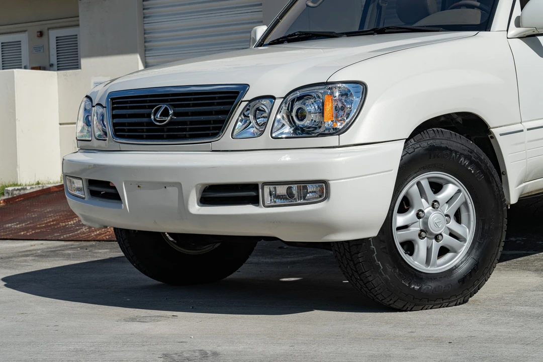 2002 Lexus LX 2nd Gen - Image 27 of 31