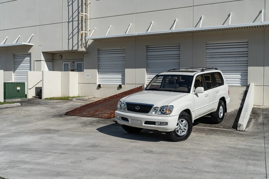 2002 Lexus LX 2nd Gen - Image 2 of 31