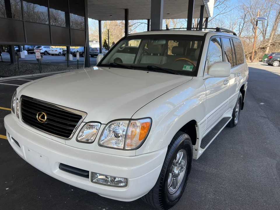 2002 Lexus LX 2nd Gen - Image 2 of 31