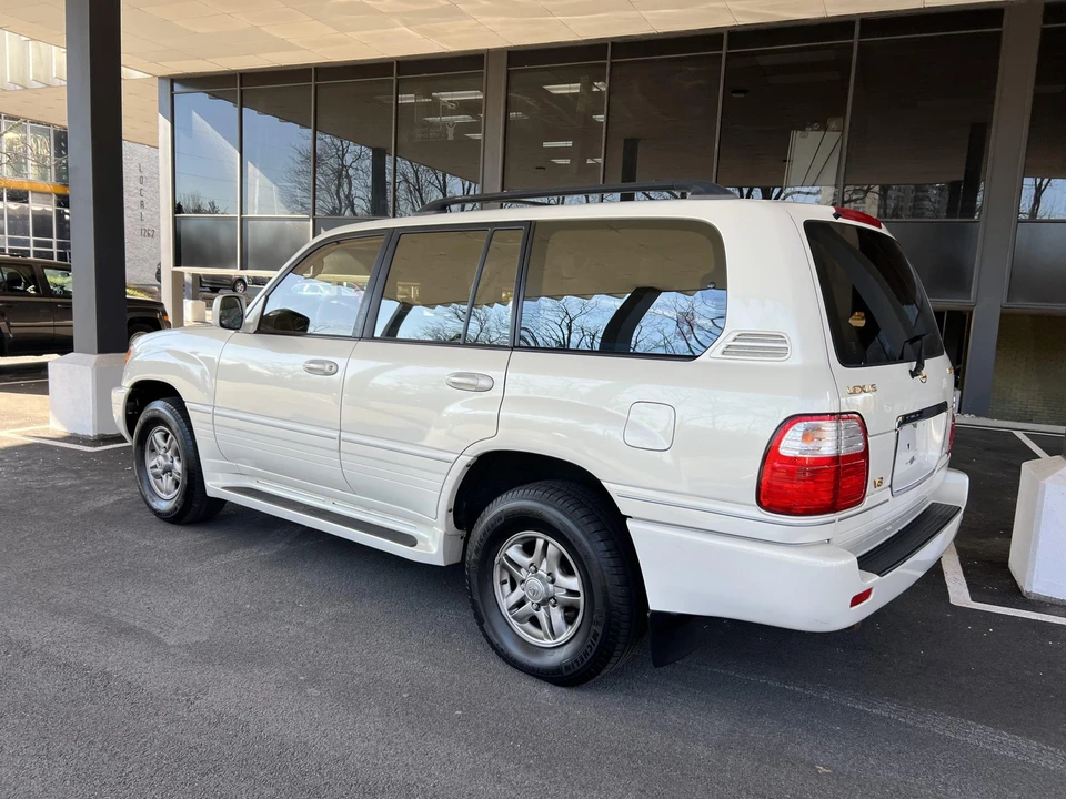 2002 Lexus LX 2nd Gen - Image 15 of 31