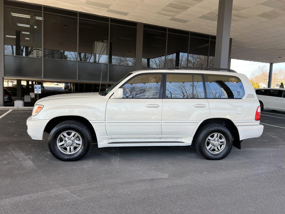 2002 Lexus LX 2nd Gen - Image 12 of 31