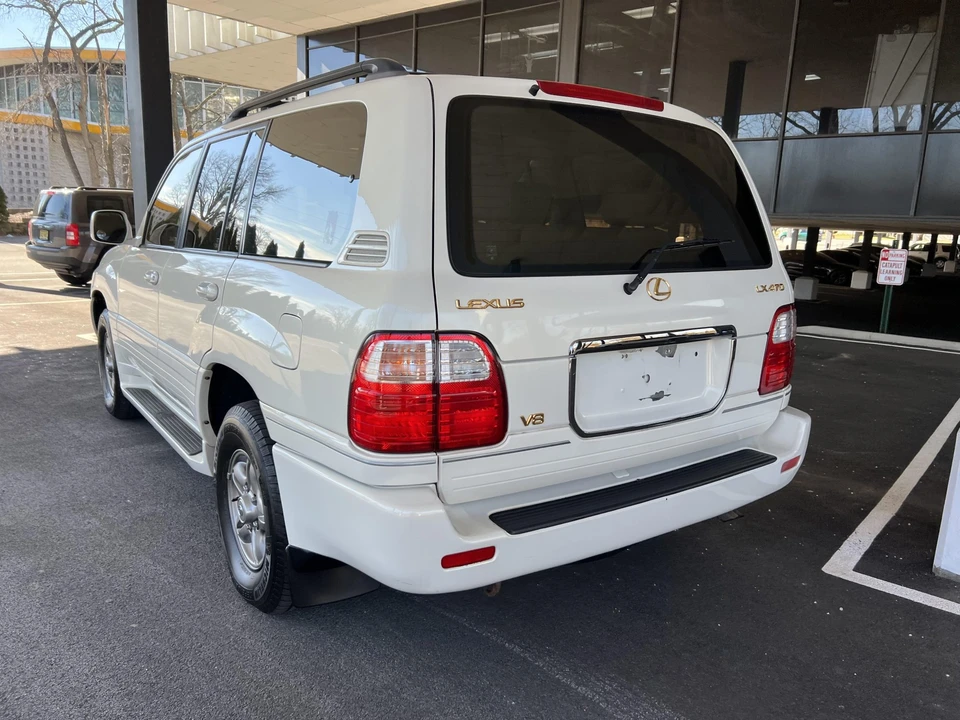 2002 Lexus LX 2nd Gen - Image 18 of 31