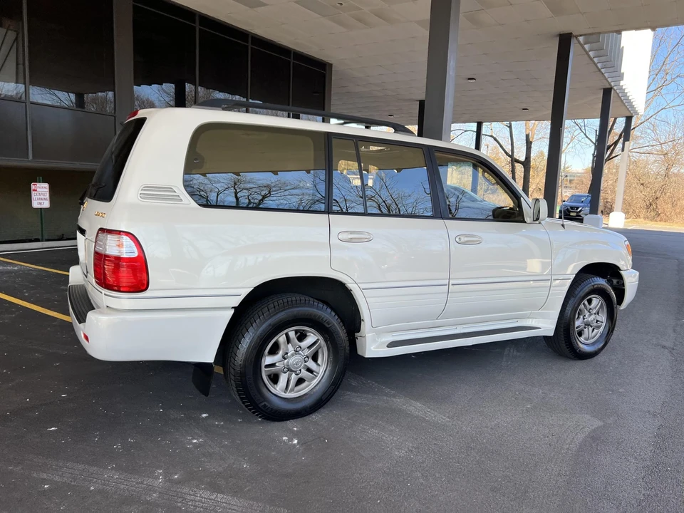 2002 Lexus LX 2nd Gen - Image 26 of 31