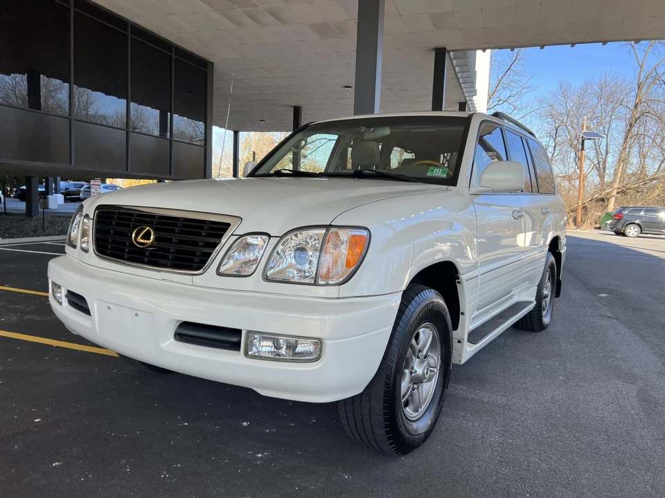 2002 Lexus LX 2nd Gen - Image 4 of 31