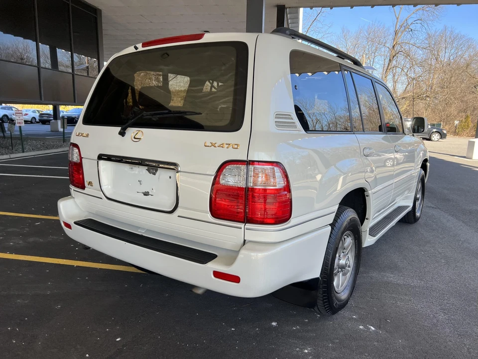2002 Lexus LX 2nd Gen - Image 23 of 31