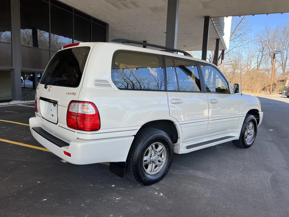 2002 Lexus LX 2nd Gen - Image 25 of 31