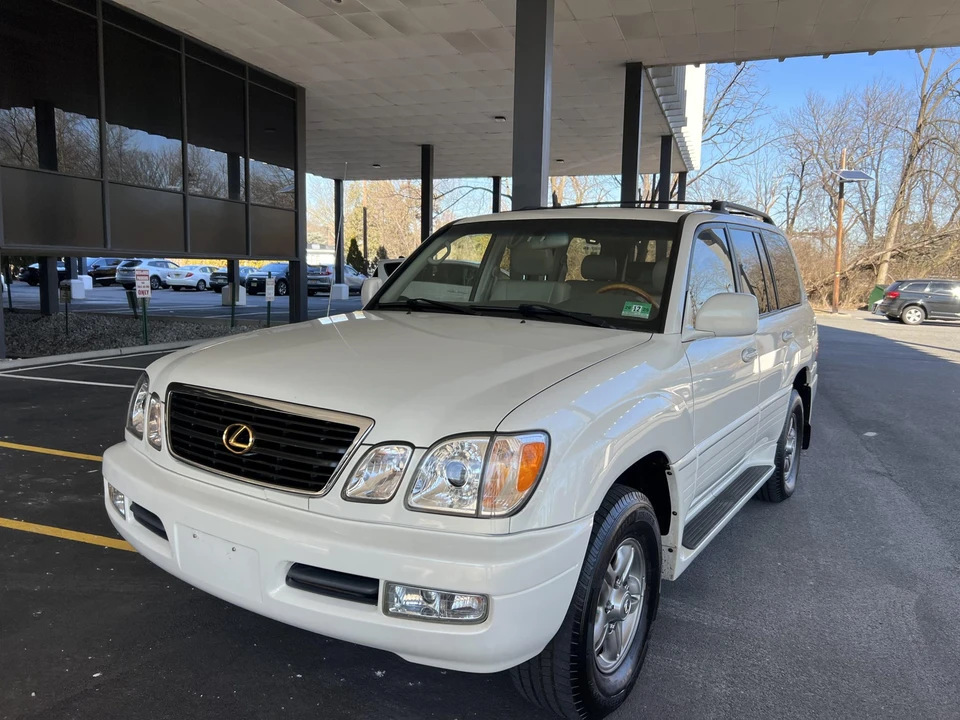 2002 Lexus LX 2nd Gen - Image 3 of 31