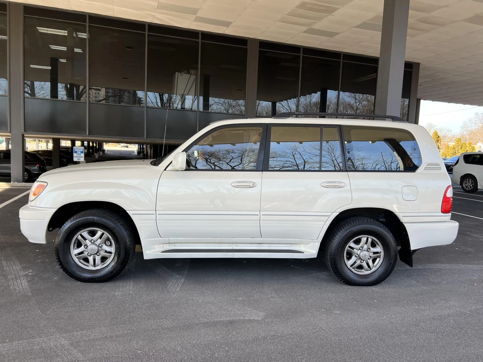 2002 Lexus LX 2nd Gen - Image 13 of 31