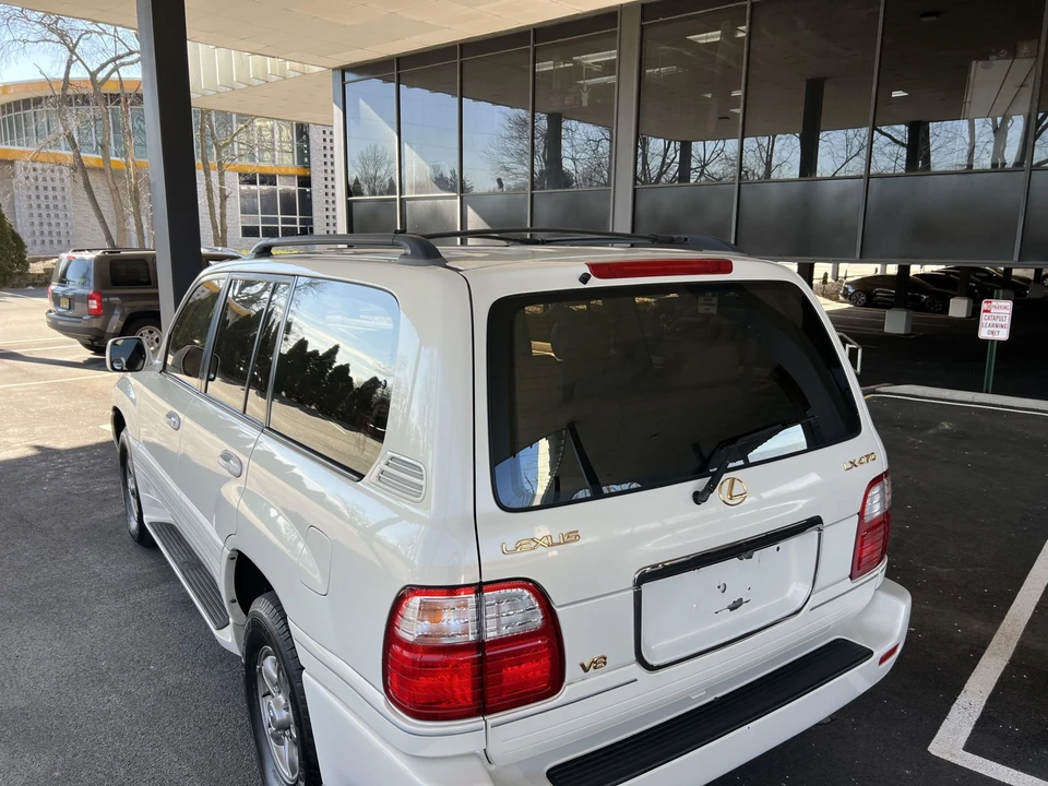 2002 Lexus LX 2nd Gen - Image 19 of 31