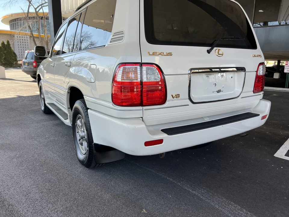2002 Lexus LX 2nd Gen - Image 21 of 31