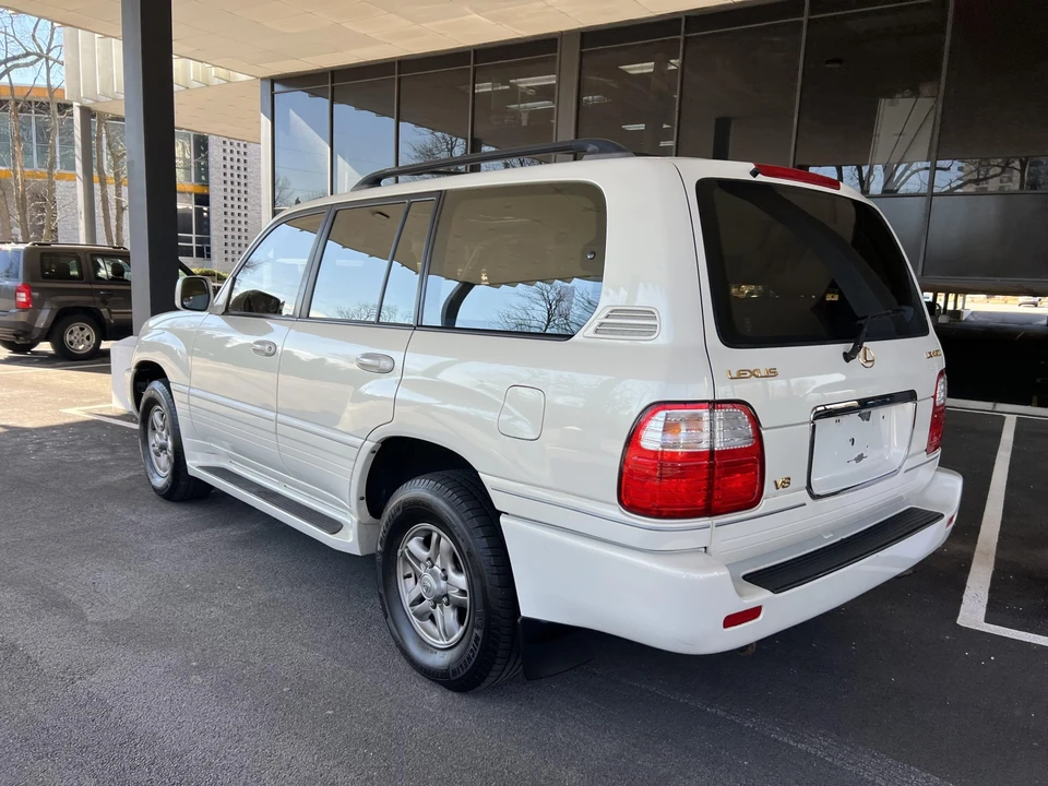 2002 Lexus LX 2nd Gen - Image 16 of 31