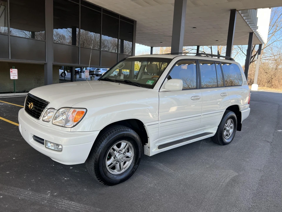 2002 Lexus LX 2nd Gen - Image 9 of 31