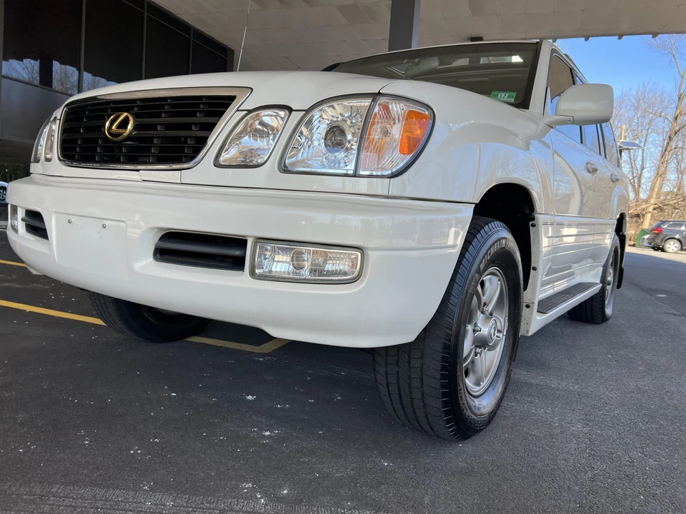 2002 Lexus LX 2nd Gen - Image 7 of 31