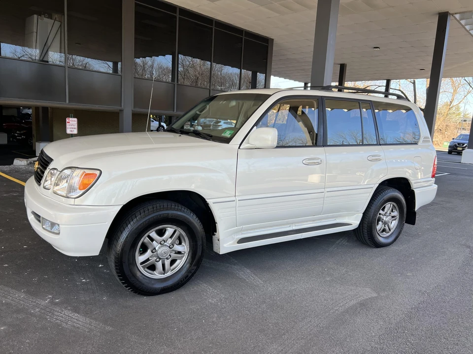 2002 Lexus LX 2nd Gen - Image 10 of 31