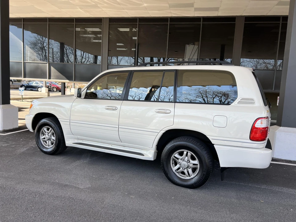 2002 Lexus LX 2nd Gen - Image 14 of 31