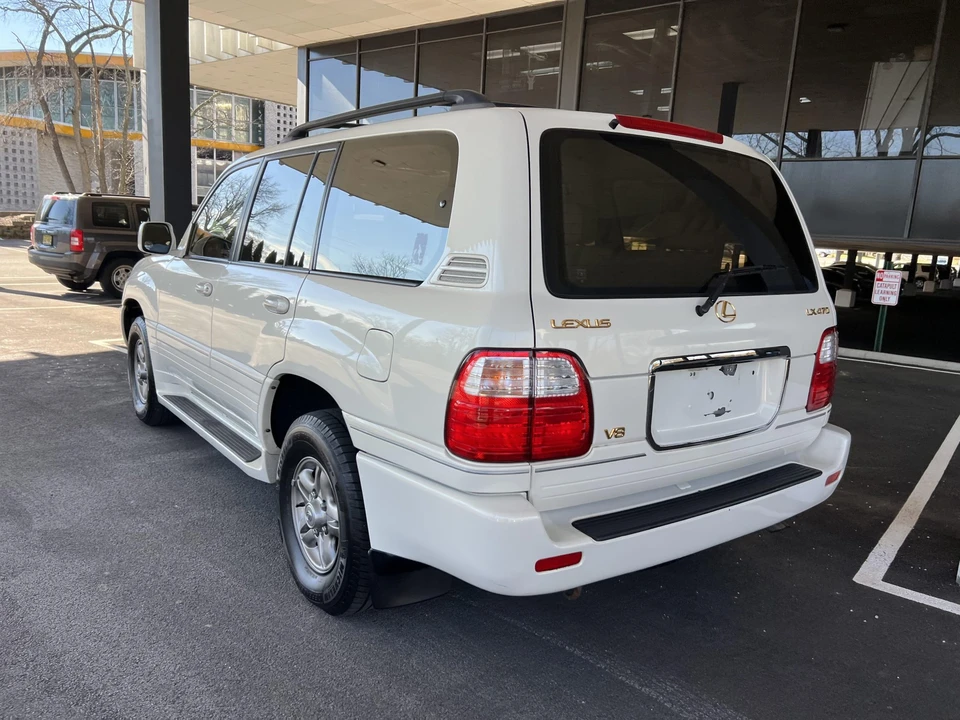 2002 Lexus LX 2nd Gen - Image 17 of 31
