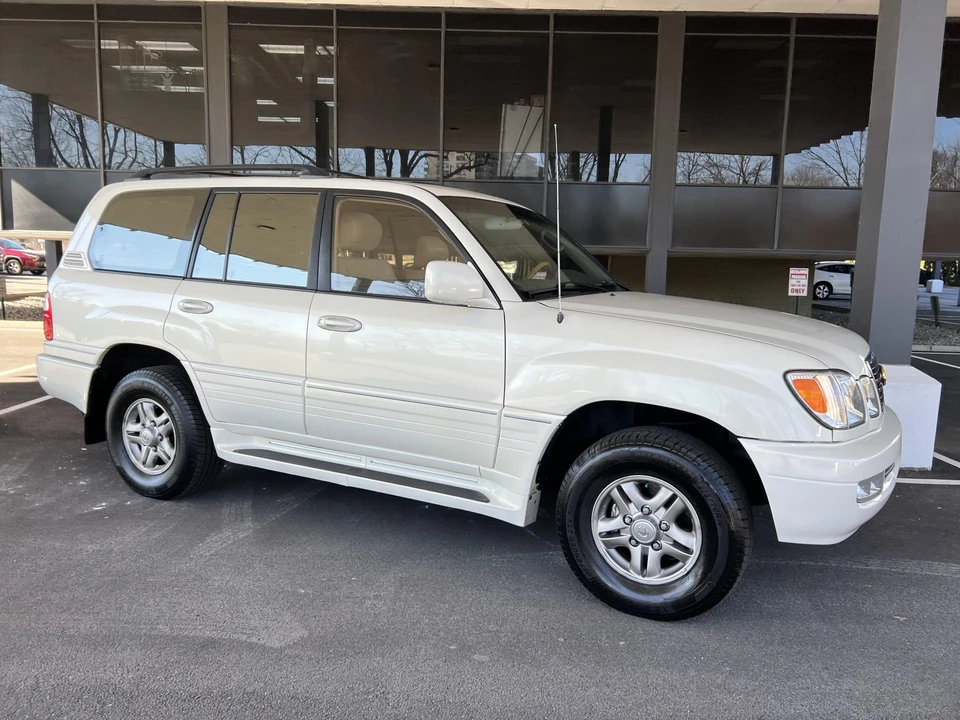 2002 Lexus LX 2nd Gen - Image 31 of 31