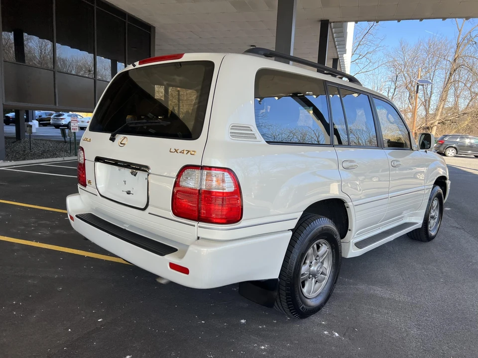 2002 Lexus LX 2nd Gen - Image 24 of 31