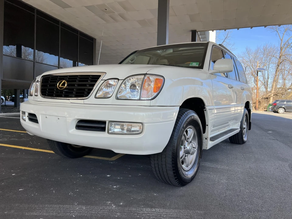 2002 Lexus LX 2nd Gen - Image 5 of 31