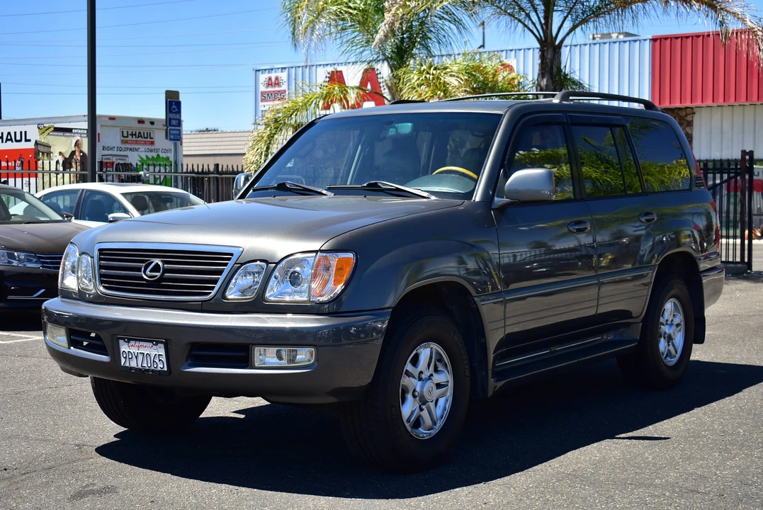 2002 Lexus LX 2nd Gen - Image 3 of 31