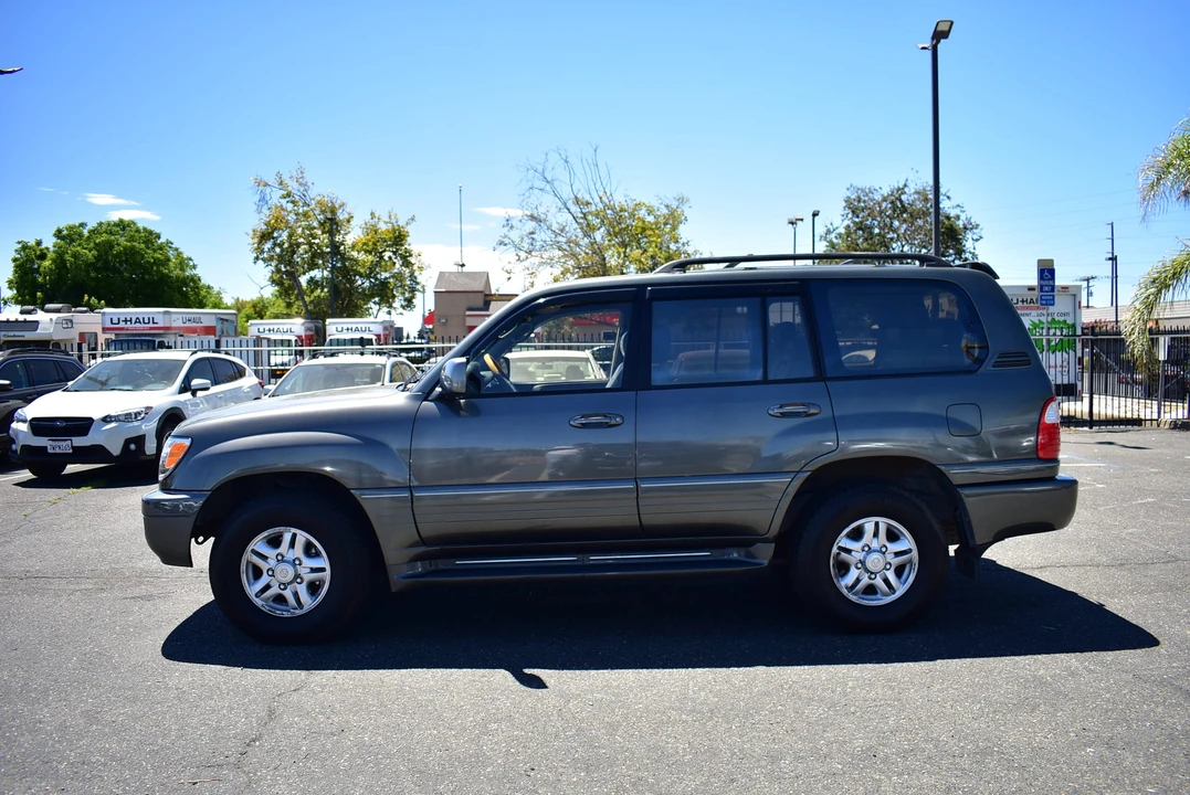 2002 Lexus LX 2nd Gen - Image 22 of 31