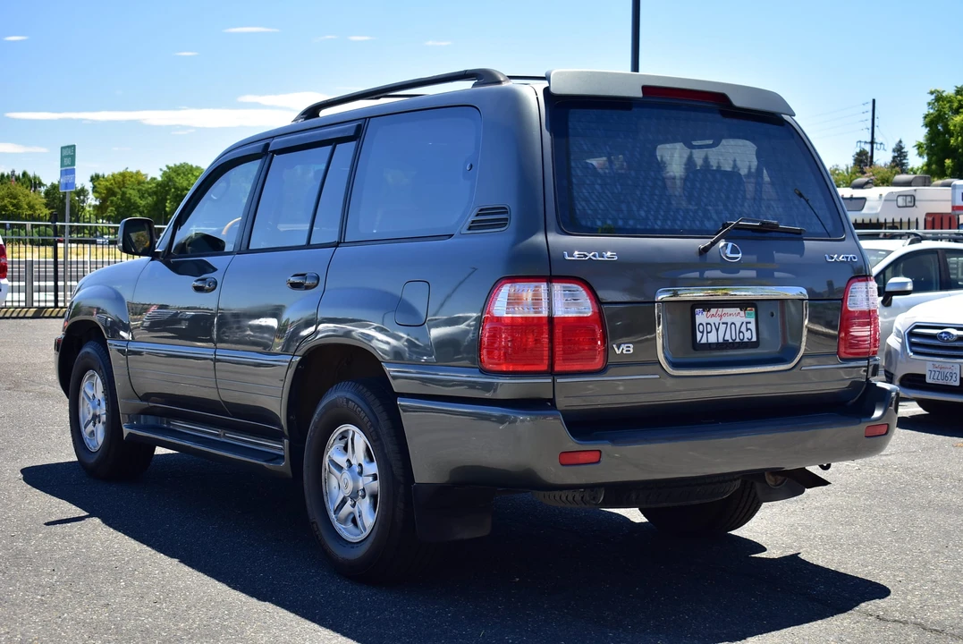 2002 Lexus LX 2nd Gen - Image 21 of 31