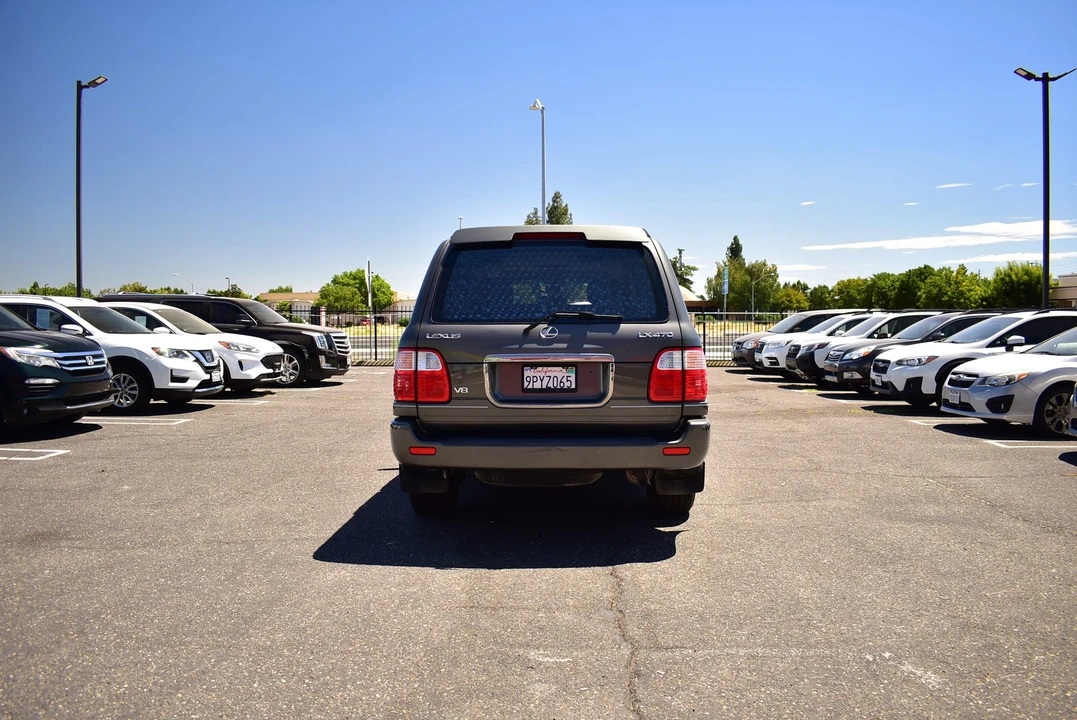 2002 Lexus LX 2nd Gen - Image 16 of 31