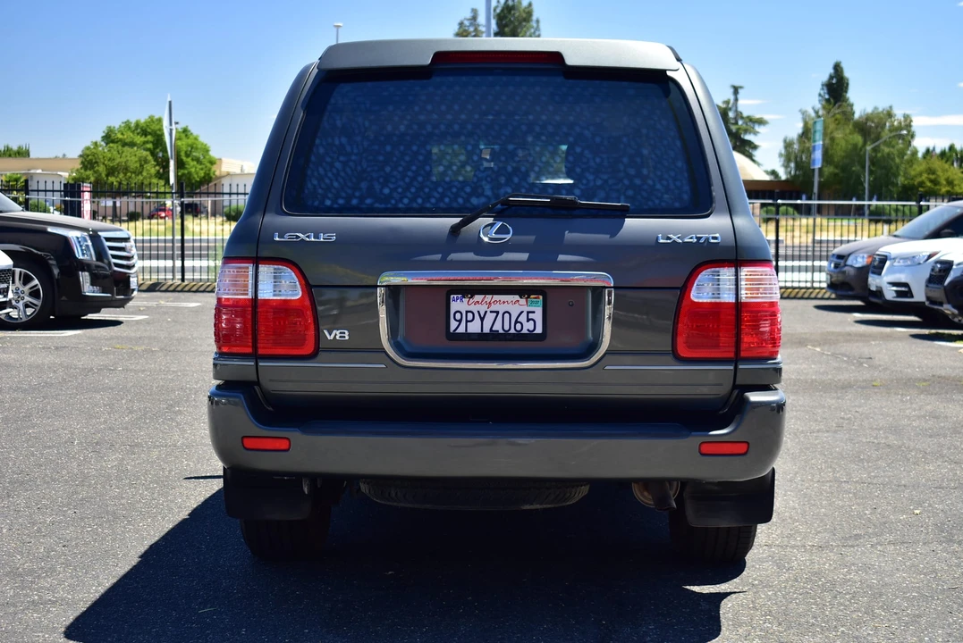 2002 Lexus LX 2nd Gen - Image 17 of 31