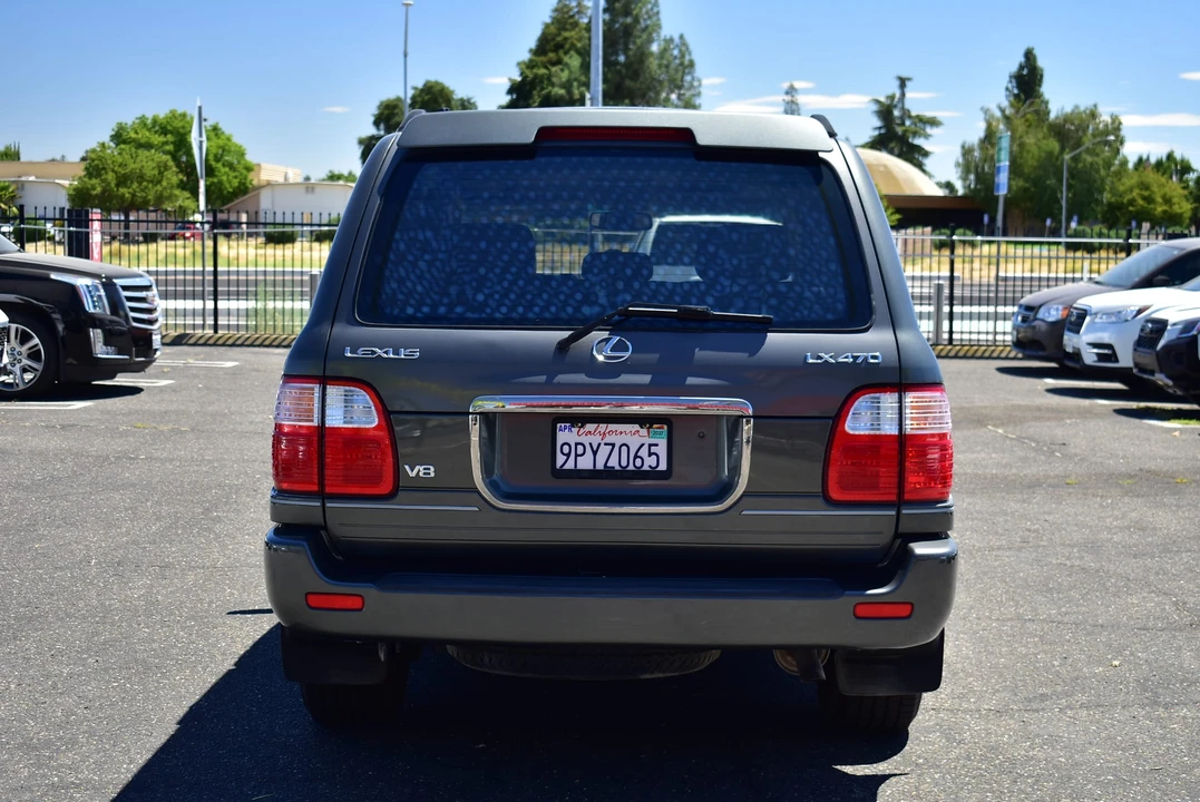 2002 Lexus LX 2nd Gen - Image 18 of 31