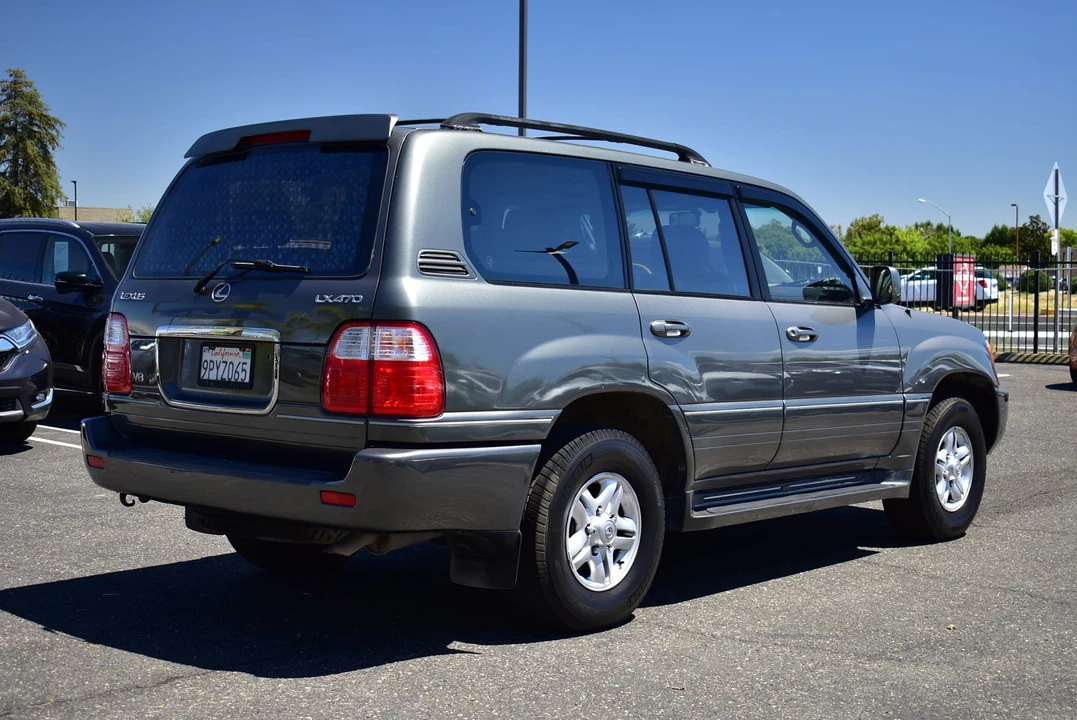 2002 Lexus LX 2nd Gen - Image 15 of 31