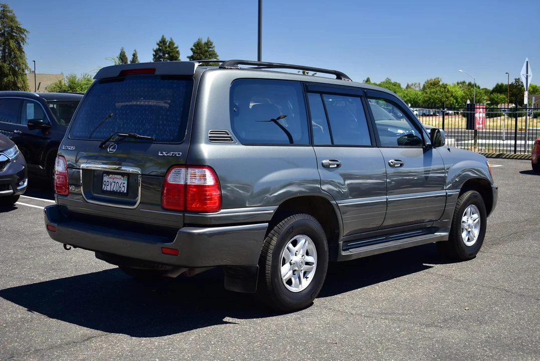 2002 Lexus LX 2nd Gen - Image 14 of 31