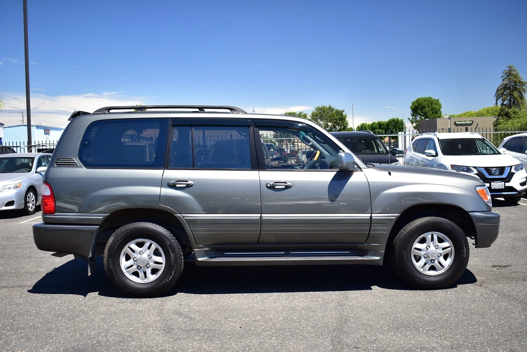 2002 Lexus LX 2nd Gen - Image 12 of 31