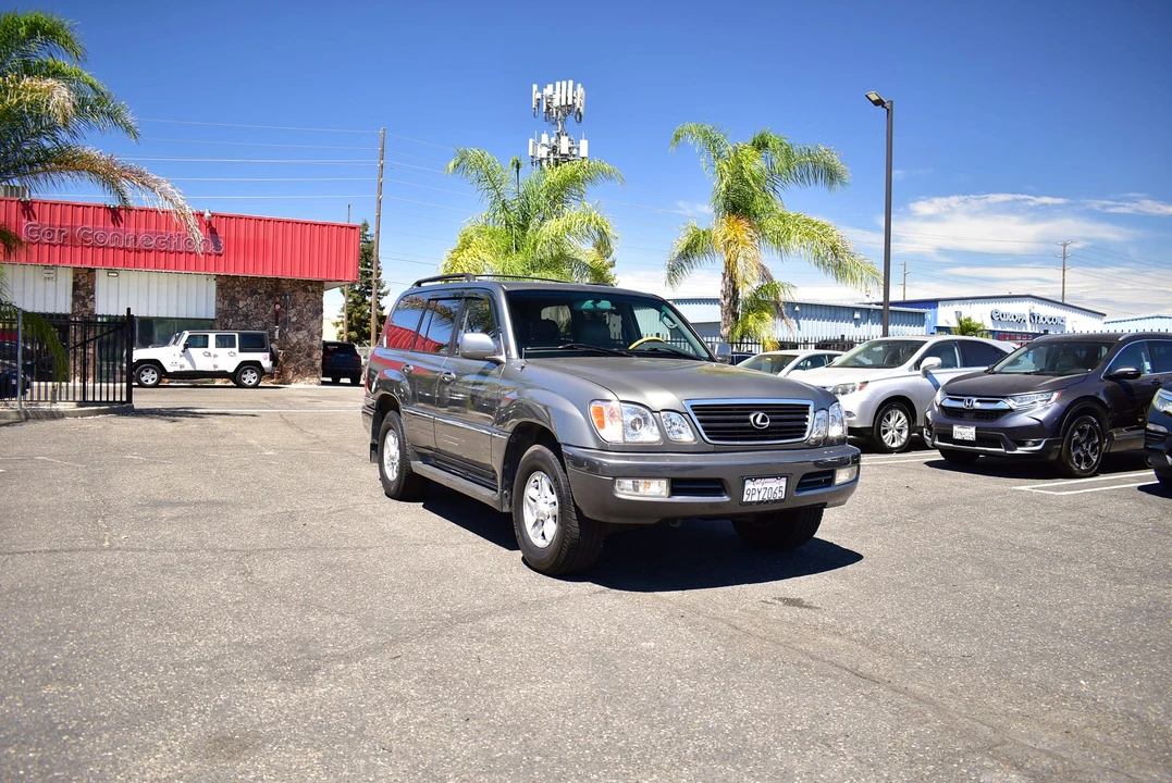 2002 Lexus LX 2nd Gen - Image 8 of 31