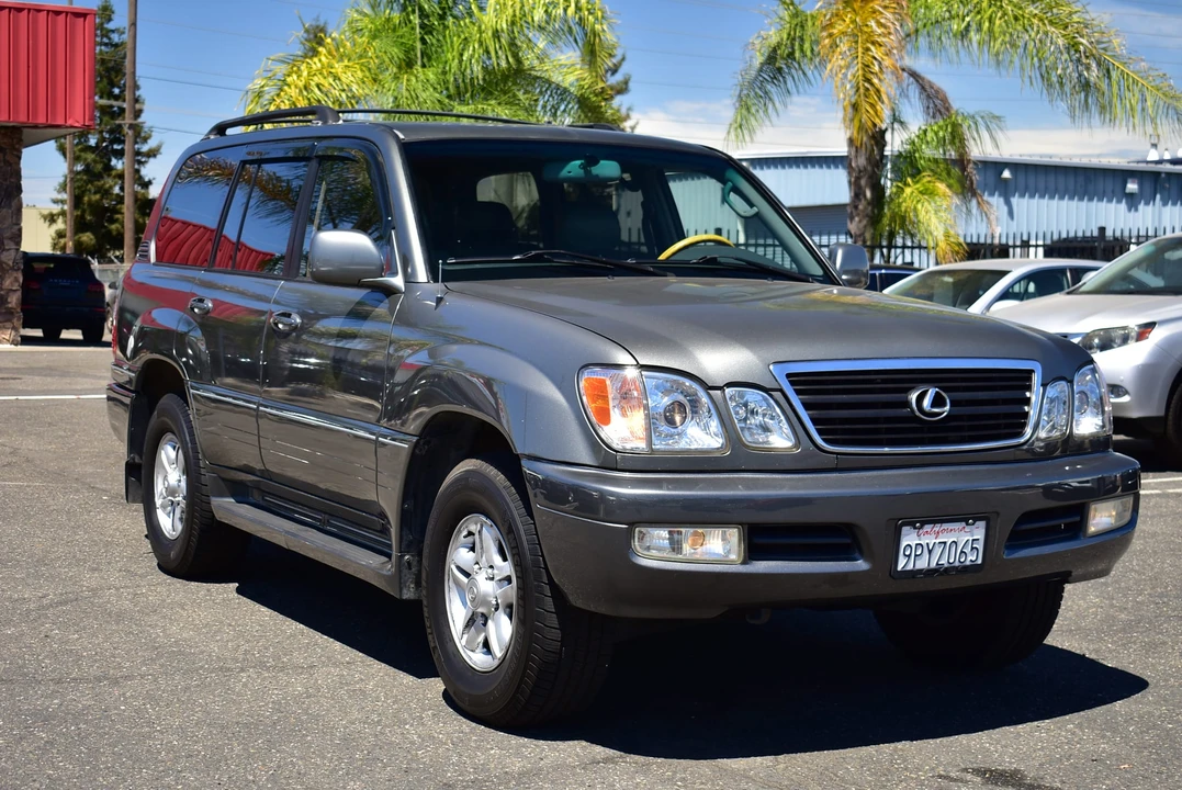 2002 Lexus LX 2nd Gen - Image 9 of 31