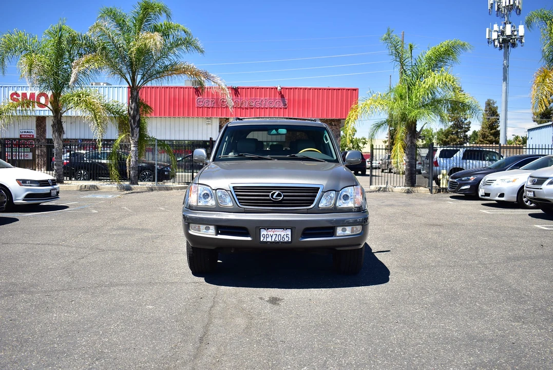 2002 Lexus LX 2nd Gen - Image 5 of 31