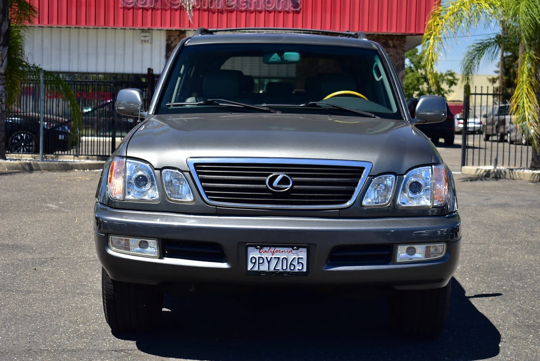 2002 Lexus LX 2nd Gen - Image 6 of 31