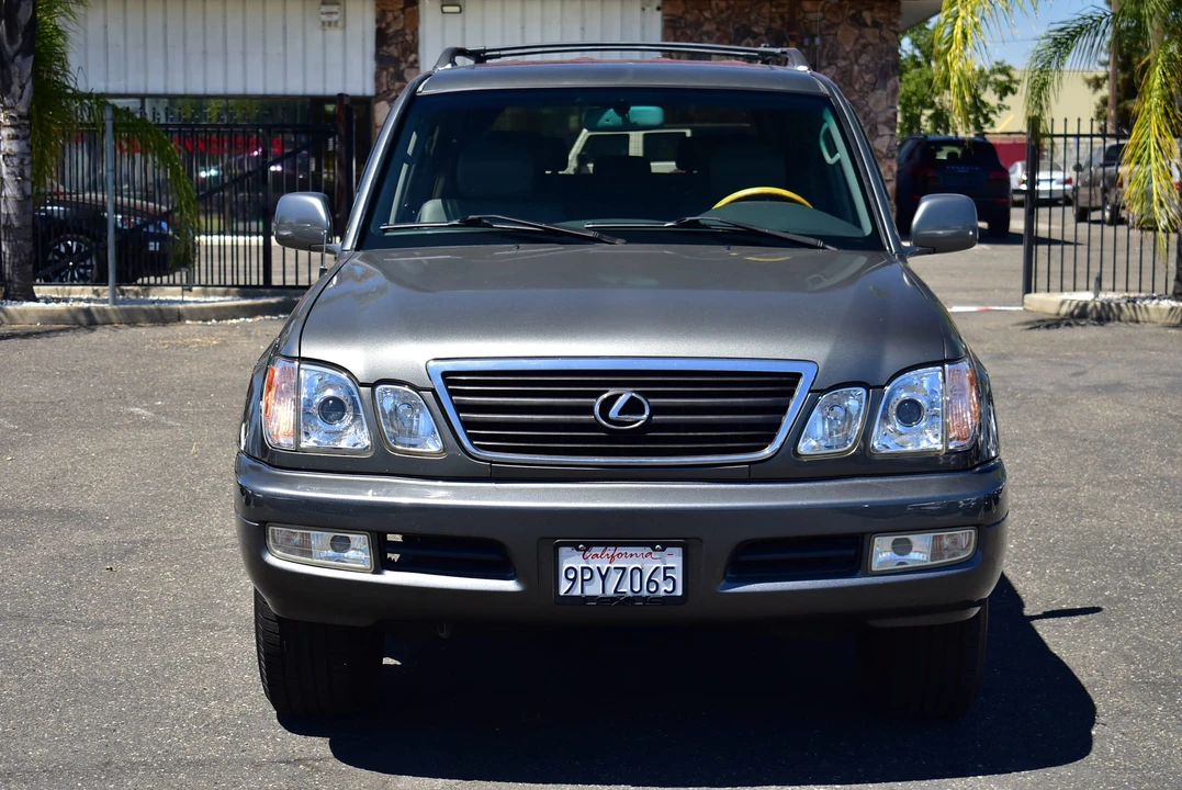 2002 Lexus LX 2nd Gen - Image 7 of 31