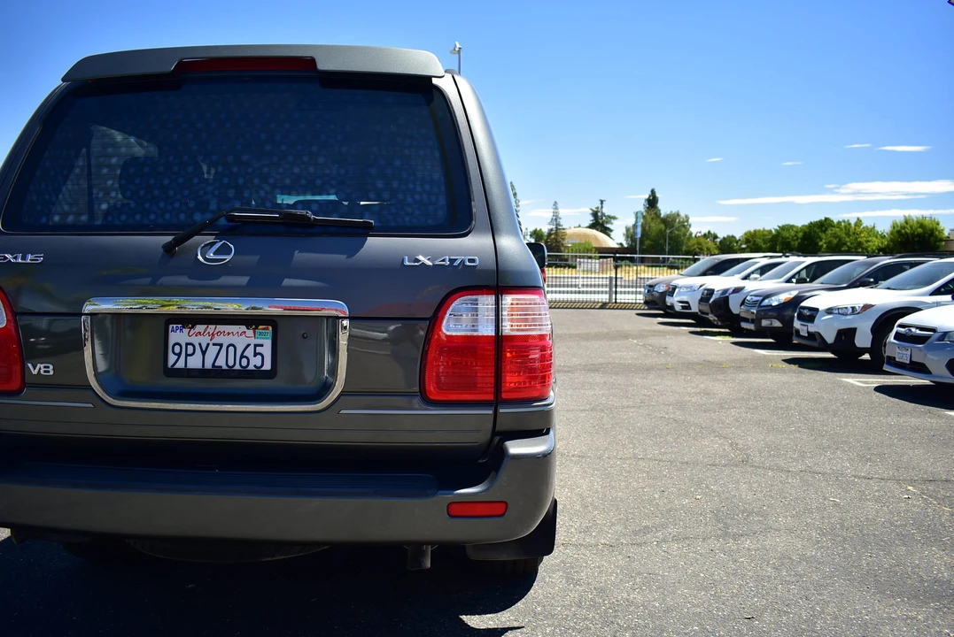 2002 Lexus LX 2nd Gen - Image 30 of 31