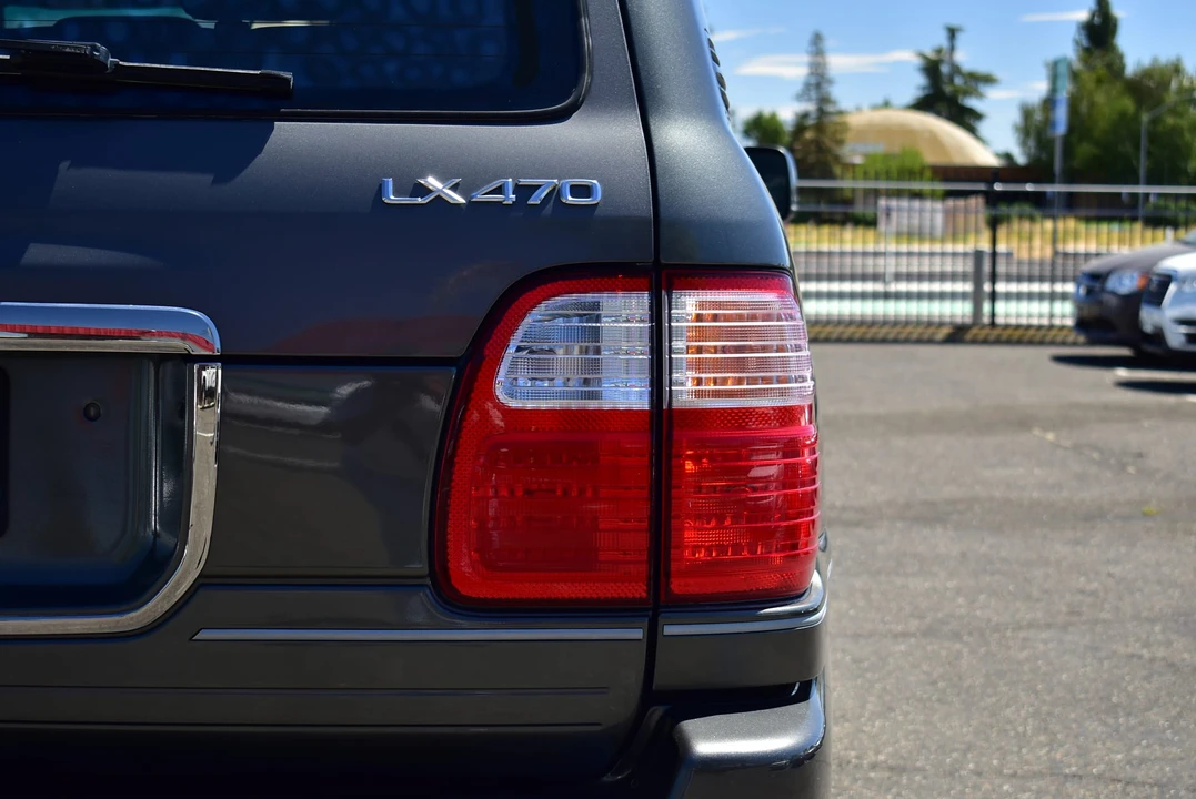 2002 Lexus LX 2nd Gen - Image 31 of 31