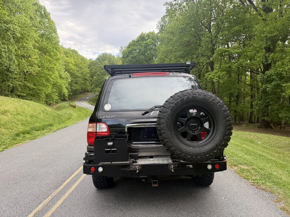 2002 Lexus LX 2nd Gen - Image 23 of 31