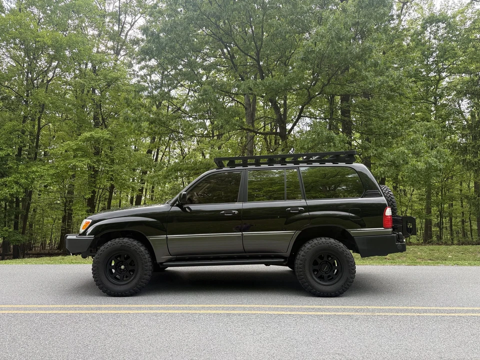 2002 Lexus LX 2nd Gen - Image 28 of 31